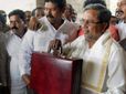 கர்நாடகா பட்ஜெட் 2018-19: கடைசிப் பட்ஜெட் அறிவிக்கும் சித்தராமைய்யா..!