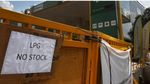 LPG தட்டுப்பாடு: காலை 5 மணி முதல் காத்திருந்தாலும் கேஸ் இல்லை!! பெங்களூருவில் மோசமாகும் சூழல்!!