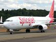 జెట్ ఎయిర్‌వేస్ బోయింగ్ 737 విమానానికి SpiceJet రంగులు
