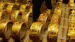 Gold Price Today: రూ.300 తగ్గిన బంగారం ధర, వెండి మాత్రం పైపైకి...