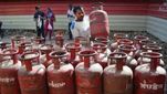 LPG price: కమర్షియల్ సిలిండర్ ధర రూ.102 పెరుగుదల