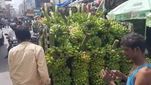 Banana Prices: ఆకాశానికి అరటిపండు.. డజను ధర రూ.100.. సరఫరా ఎందుకు తగ్గిందంటే..