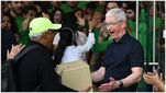 Apple Mumbai: ముంబైలో తొలి ఆపిల్ స్టోర్.. హల్‌చల్ చేసిన టిమ్ కుక్.. సెలబ్రిటీస్