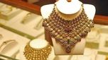 Gold Price Today: శుభవార్త.. కుప్పకూలిన బంగారం రేటు.. లేటు చేయెుద్దు పసిడి లవర్స్..