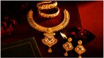 Gold Rate: శుభవార్త.. కుప్పకూలిన గోల్డ్ ధరలు, నేడు రూ.4,900 దిగొచ్చిన పసిడి రేటు..