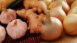 Onion Price: భారీగా పెరుగుతోన్న ఉల్లి, వెల్లుల్లి ధర.. వంట నూనె ధరలు కూడా భారీగానే..