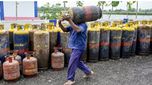 LPG Cylinder Price Hike: పండుగ పూట షాకిచ్చిన కేంద్రం.. సిలిండర్ల ధర పెంపు..!