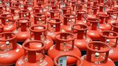 LPG Cylinder Price Cut: लोक सभा चुनाव के बीच घटे गैस सिलेंडर के दाम, जानें कितना कम हुआ रेट