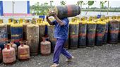 LPG Cylinder Price Hike: పండుగ పూట షాకిచ్చిన కేంద్రం.. సిలిండర్ల ధర పెంపు..!