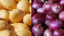 உருளைக்கிழங்கு 92% விலை உயர்வு.. வெங்காயம் 44% உயர்வு.. மக்கள் கண்ணீர்..!