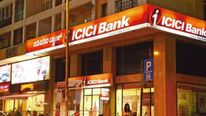 ICICI வாடிக்கையாளர்கள் அதிருப்தி.. செக், கிரெடிட் கார்டு கட்டணங்கள் ரூ.1500 வரை அதிகரிப்பு..!