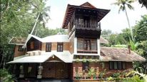 ரூ.50 லட்சத்தில் இப்படியொரு பிரமிக்க வைக்கும் வீடா.. எவ்வளவு அழகு.. அசத்திய கேரள தொழிலதிபர்! 