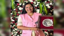 வங்கியின் துப்புரவாளர் டூ  AGM ஆக பதவி உயர்வு பெற்ற பிரதிக்ஷா.. பெண் குலத்திற்கே பெருமை! 