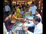 మెరిసిన బంగారం, కోనుగోలుదార్లతో కిటకిట(ఫోటోలు) 