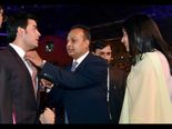డిజిటల్ ఇండియా: అబ్బాయ్ టై సరిచేసిన బాబాయ్  