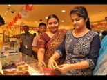జీఆర్‌టీ ఇయర్ రింగ్స్ ఫెస్టివల్: సెల్ఫీతో సరదా(ఫోటోలు)