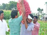  వైఎస్ఆర్ కాంగ్రెస్ పార్టీ ఎమ్మెల్యే చేసేది చూస్తే మీరే సూపర్ అంటారు ఏంటో మీరే చూడండి.