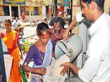 రేషన్ సరుకులు తీసుకొనే వారికీ కేంద్రం అందిస్తున్న శుభవార్త! మీరే చూడండి.