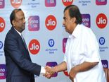 SBI కస్టమర్లకి ముకేశ్ అంబానీ జియో శుభవార్త.. ఇక బ్యాంకింగ్ సేవలు చాలా సులువు !