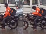 Viral Video: భారీ వర్షంలోనూ విధుల్లో స్విగ్గీ ఏజెంట్.. తడిచి ముద్దవుతూ.. హృదయాన్ని కదిలించే వీడియో .. 