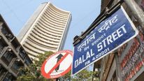 Stock Market: రోజంతా ఊగిసలాట.. రెండు రోజుల తర్వాత ఊరట.. క్లోజింగ్ సమయంలో..