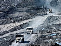 Should You Buy This Maharatna PSU Stock That Nears 52 Weeks Low Price?