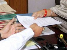लोन लेने से पहले इन बातों का रखिए ध्यान 