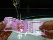 क्या धुलने पर निकल जाता है 2000 रुपए के नोट का रंग?