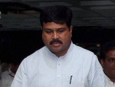 'पेट्रोल पंप पर कार्ड से भुगतान का ग्राहकों पर नहीं पड़ेगा भार'