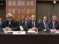 ICJ में जाधव का केस लड़ने के लिए हरीश साल्वे ने कितनी फीस ली?
