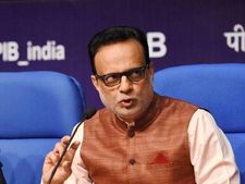 सरकार की उद्योग जगत से अपील, लोगों को समझाएं GST