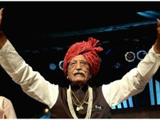 OMG!तांगा चलाने वाला बुजुर्ग आज 21 करोड़ रुपए सैलरी पाता है 