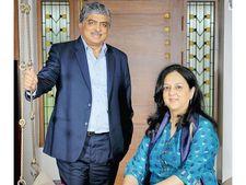Infosys के नंदन नीलेकणि और पत्‍नी रोहणी ने दान किया अपनी आधी संपत्ति 