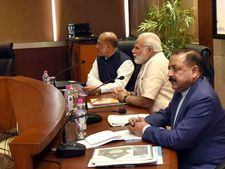 देश के प्रमुख अर्थशास्त्रियों के साथ पीएम मोदी की मीटिंग