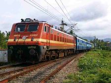 अब ट्रेन लेट होगी तो SMS आपके मोबाइल पर आएगा
