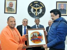 UP में निवेश को लेकर CM योगी से मिले कुमार मंगलम बिड़ला