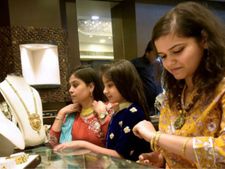 क्‍या आप इंदौर की 10 फेमस ज्‍वेलरी शॉप के बारे में जानते हैं? 