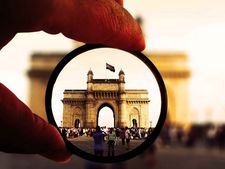 मुंबई की 'अमीरी' के आगे फीकी पड़ी पेरिस की चमक!