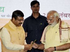 PM मोदी के मंत्री की अपील, GST के दाएरे में लाएं पेट्रोलियम