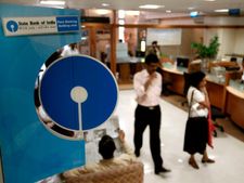 SBI और PNB बेच रहे हैं 1,063 करोड़ रुपए के NPA 
