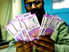 बनिए गुड ब्वाय, मम्मी-पापा के लिए करिए ये 5 फाइनेंशियल प्लानिंग