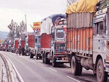 ट्रक हड़ताल जारी रहने से रोज करीब 20,000 करोड़ का नुकसान 