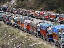 सरकार से आश्वासन मिलने के बाद ट्रक ऑपरेटरों की हड़ताल खत्‍म 