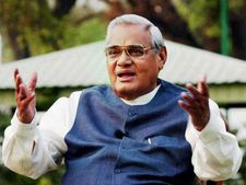 अटल ब‍िहारी वाजपेयी के 5 कदमों से मजबूत हुई अर्थव्‍यवस्‍था