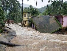एसबीआई बैंक ने दो करोड़ रुपये देकर केरल बाढ़ पीड‍़‍ितों को किया मदद 