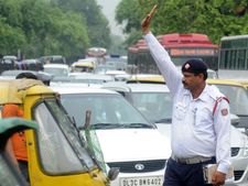 कार-बाइ‍क पर हाई स‍िक्‍योर‍िटी नंबर प्‍लेट लगवान बेहद जरुरी 