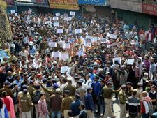 भारत बंद: व्‍यापारियों ने वालमार्ट-फ्लिपकार्ट डील के विरोध में बंद का किया ऐलान