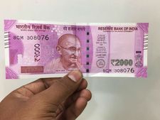 आरबीआई चिंत‍ित है 2000 के नकली नोटों की बढ़ती संख्‍या से 