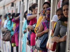रेलवे ने इन ट्रेनों को लेकर महिलाओं को दिया विशेष तोहफा 