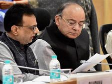 GST काउंसिल की बैठक में कारोबारियों को मिले कई तोहफे, जानें पूरी रिर्पोट 